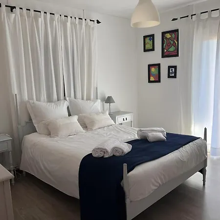 House With Garden In - 100 M², Shared Pool Σπίτι διακοπών Bombarral