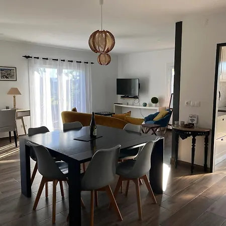 House With Garden In - 100 M², Shared Pool * Bombarral