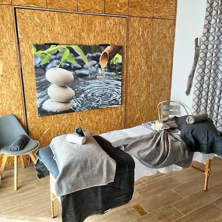 House With Garden In - 100 M², Shared Pool Σπίτι διακοπών